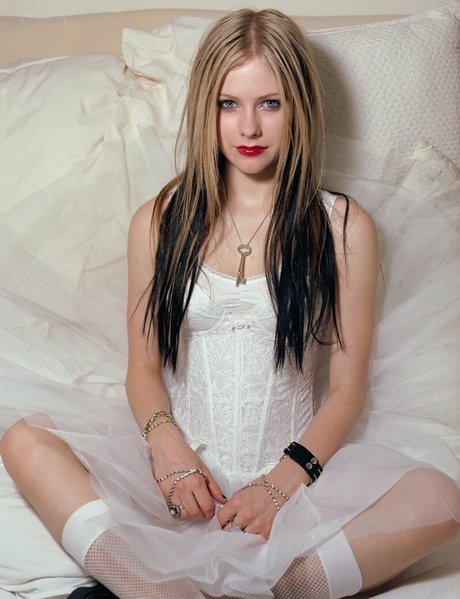 Avril Lavigne high quality model img