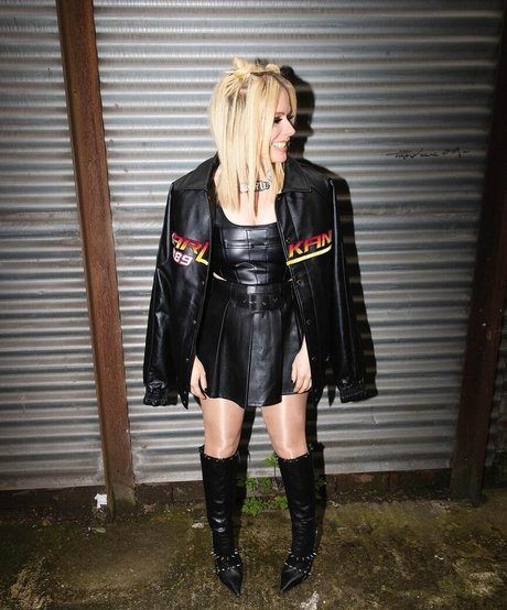 Avril Lavigne star sex photo