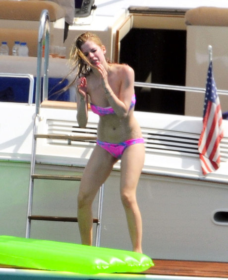 Avril Lavigne art pornstar photo