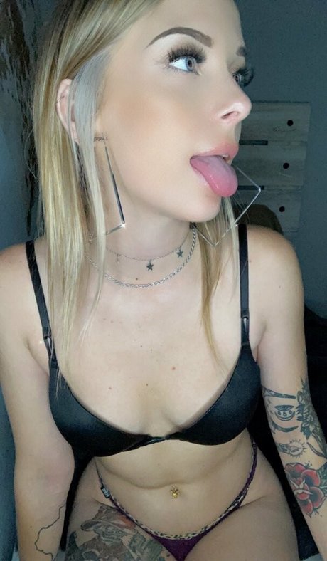 budweiserbreath model hot pic