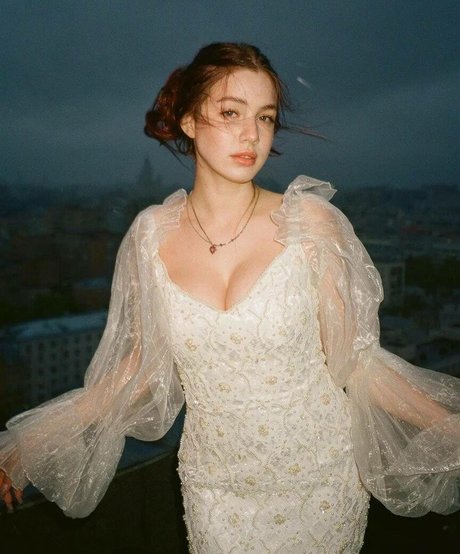 akyuliych beautiful model image