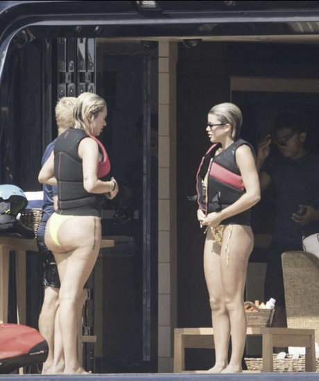 Anastasia Karanikolaou model sexy img