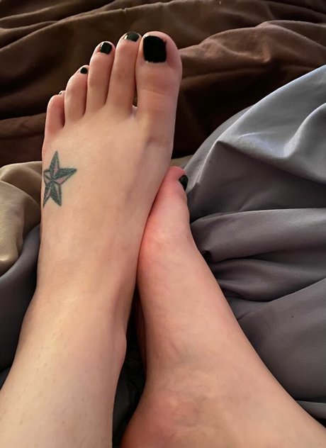 SylveeVT model pornographic images