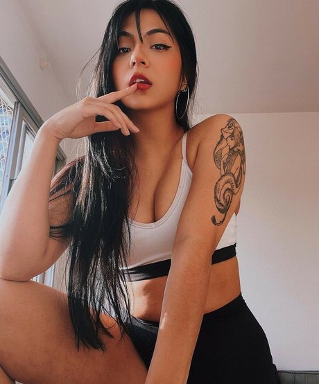 Jojotshy naked pornstar pic