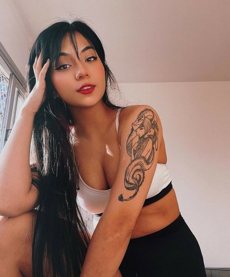 Jojotshy model art pictures