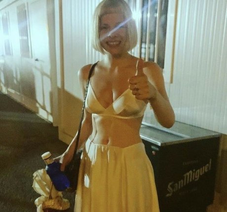 Aurora Aksnes pornstar sexy picture