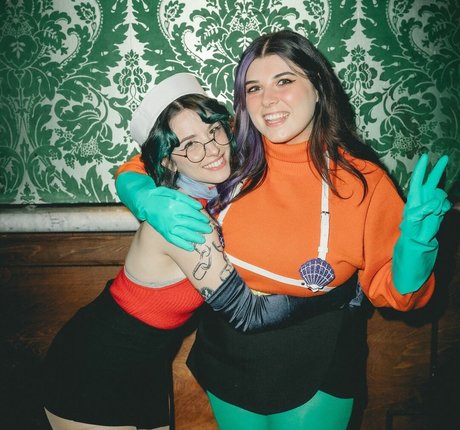 Alluux pornstar hot img