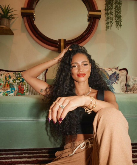 Vick Hope hot actress picture