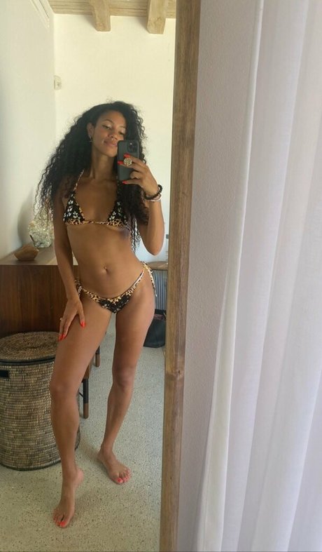 Vick Hope star sexy pics