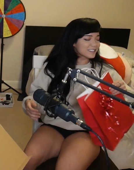 Cinnabrit model erotic picture