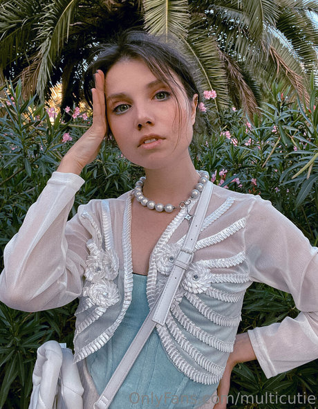 multicutie pretty actress photo