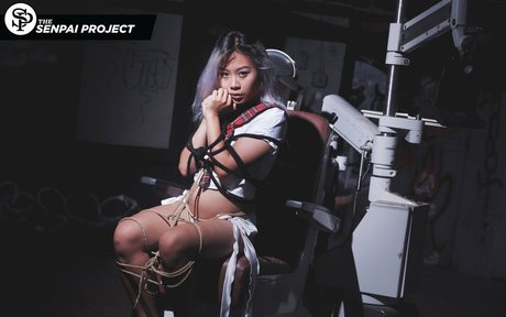 Charliedrizzle beautiful model image