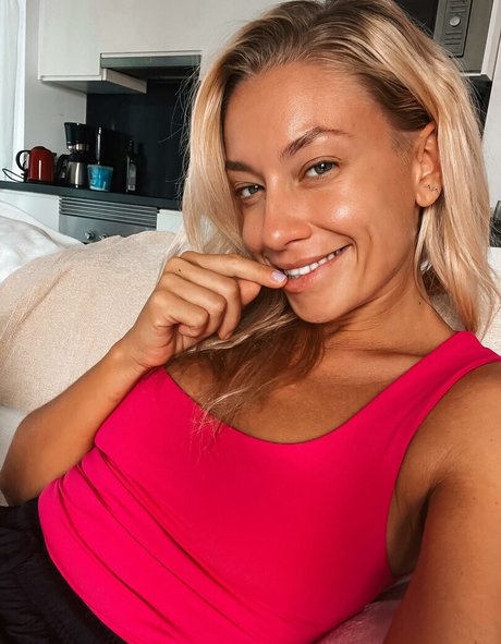 Amy Love hot model pictures