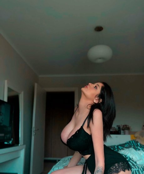 JuliaTicaOfficial actress photos