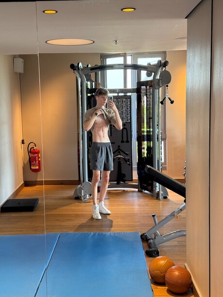 Anepicboy nudes model photo