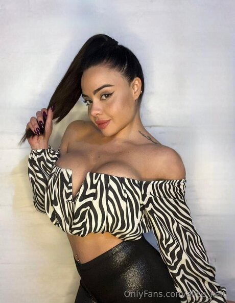 Alice Keith beautiful star image