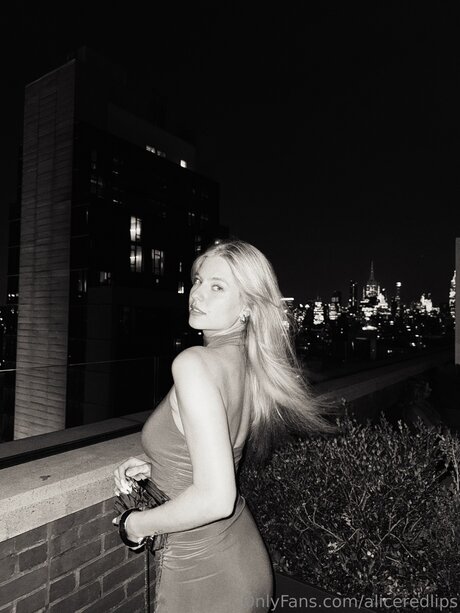 Aliceredlips sexy model gallery