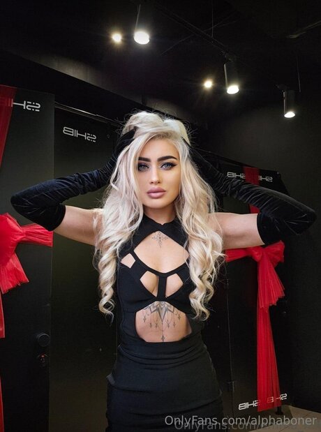 Alphaboner star pornographic photos