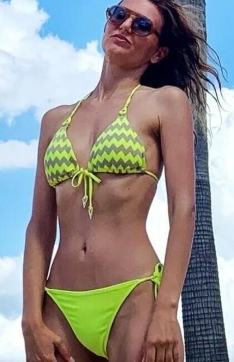 Ella Endlich star hot photo