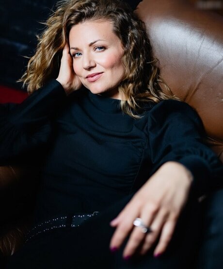 Ella Endlich pornstar photo