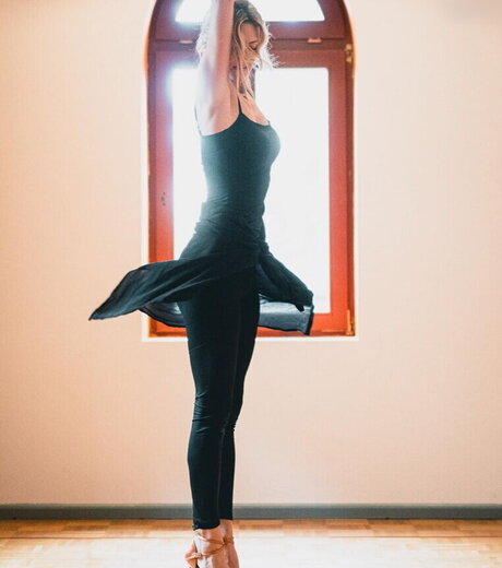 Ella Endlich star adult pictures