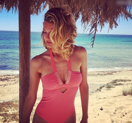 Ella Endlich star top pics