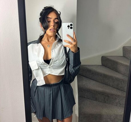 Tameralouchia sexy star pic