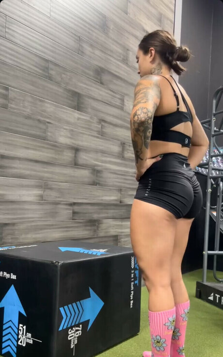 Janice Gil naked model pic