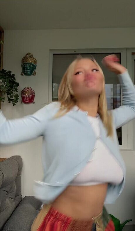 Greatmoongirl model erotic pictures