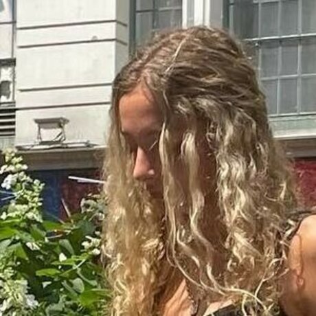 Julia Dicesare model photo