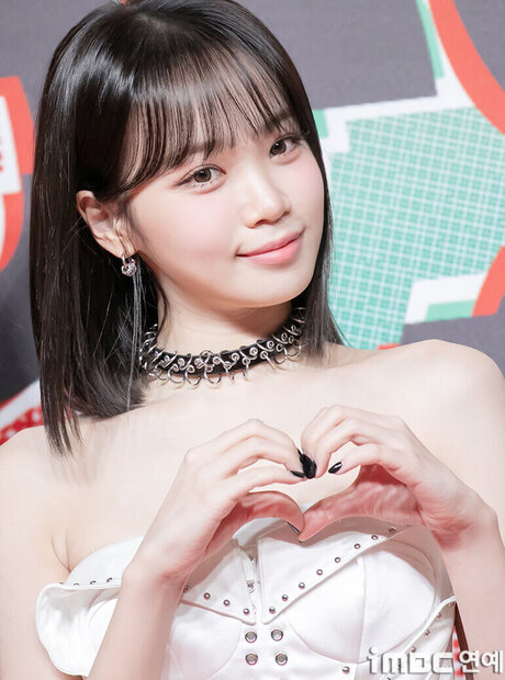 Kim Chaewon free star photos