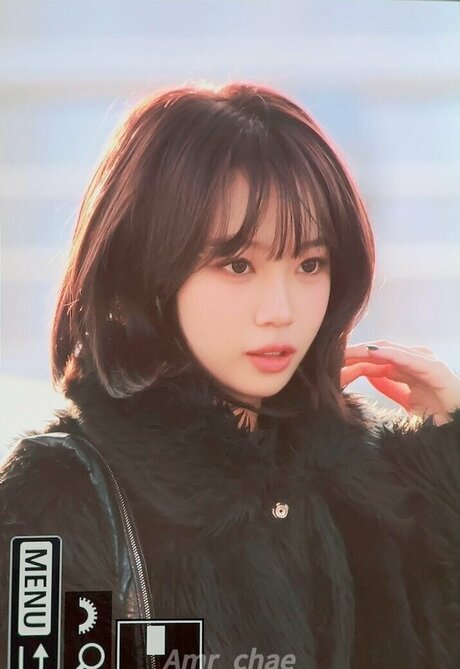 Kim Chaewon model hot pics