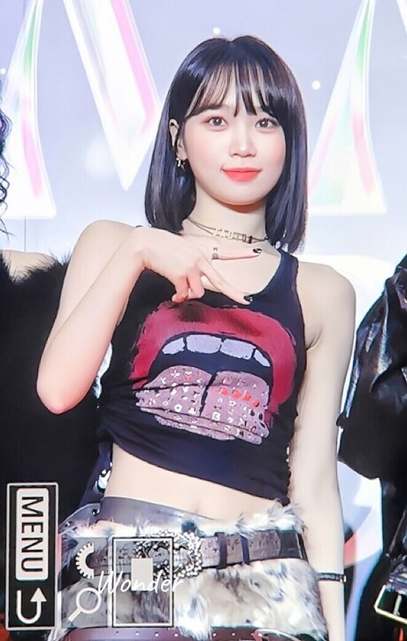 Kim Chaewon model naked photo