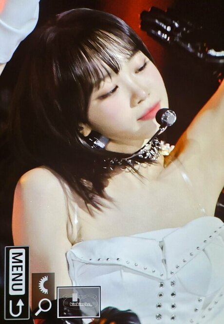 Kim Chaewon star high quality pictures