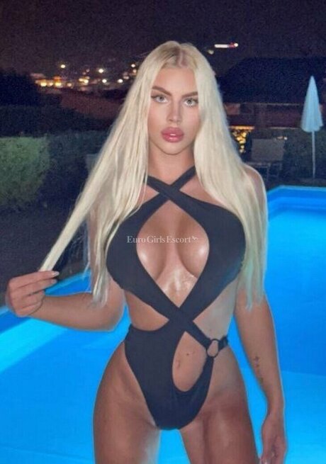 Sonya Lihman model perfect photo