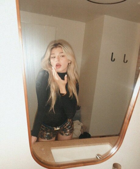 Abby Paradise art actress gallery