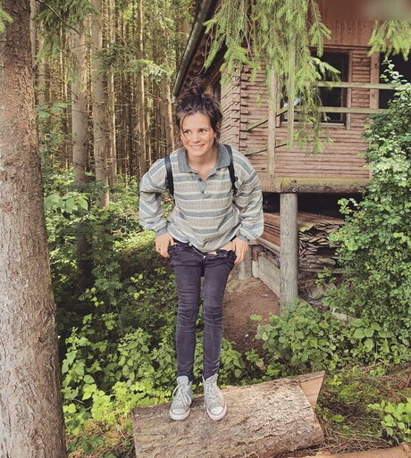 Joyce Ilg xxx actress photos