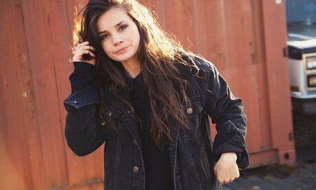 Joyce Ilg star adult img