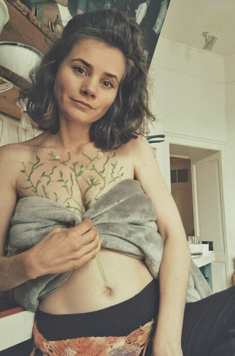 Joyce Ilg nudes model archive