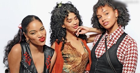 Photobox Flashes sexy actress picture