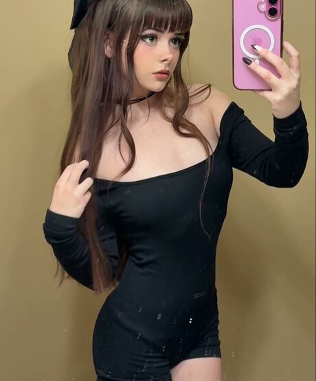 vvlils model hot images