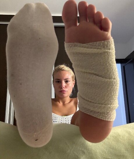 lickandysoles exclusive actress picture