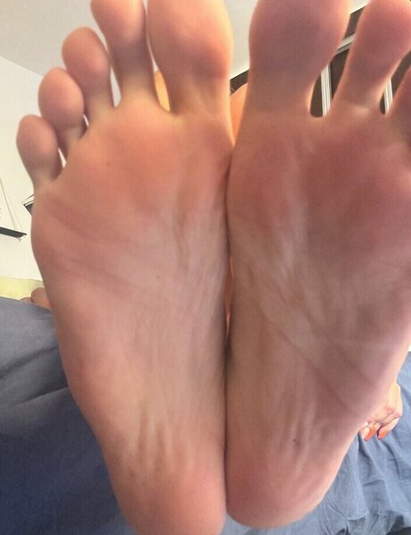 lickandysoles model sex picture