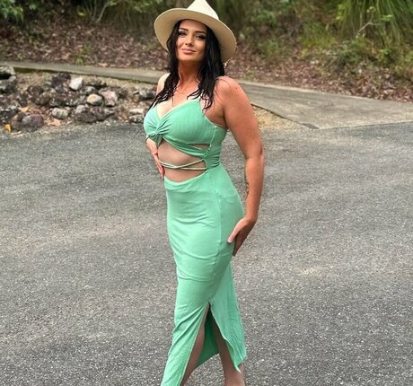 Eleanorsaur model pretty pics