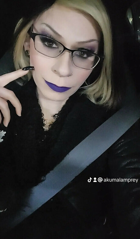 Akumalamprey hot model gallery