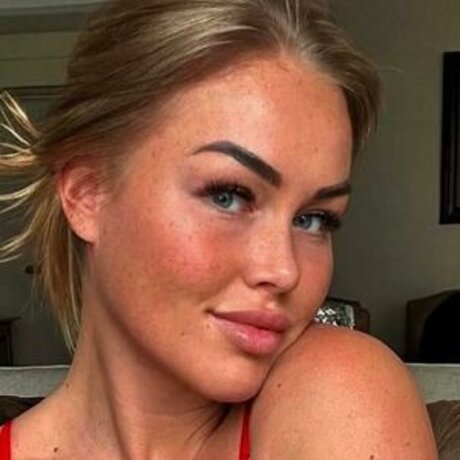 Demi Torenstra star hot image