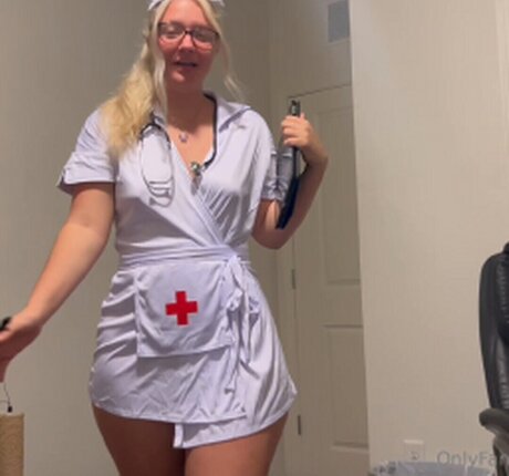 Theroseypawg model nude images