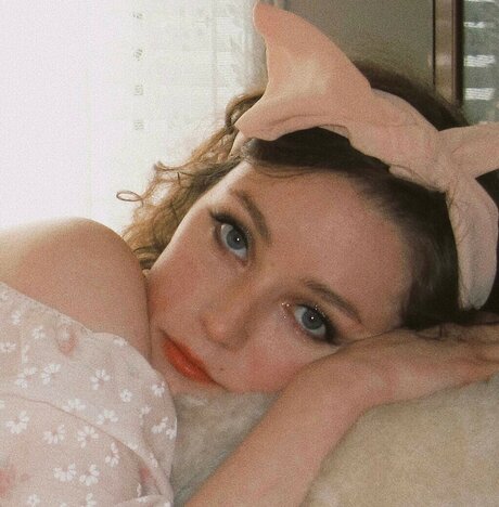 Nicole Dollanganger model porn images