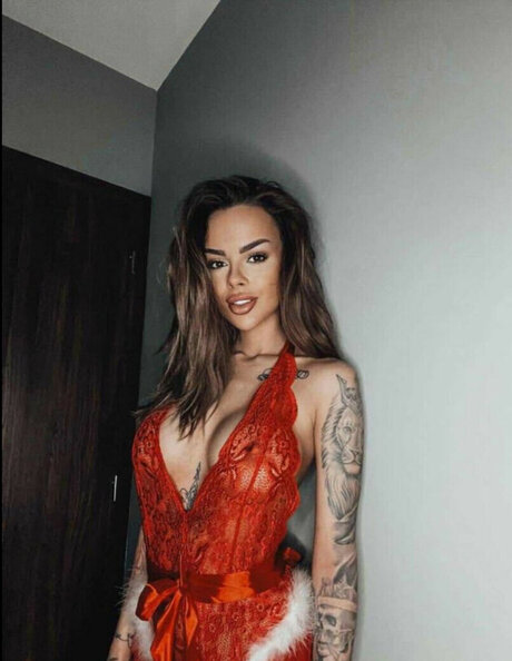 Suzanitta model beautiful images