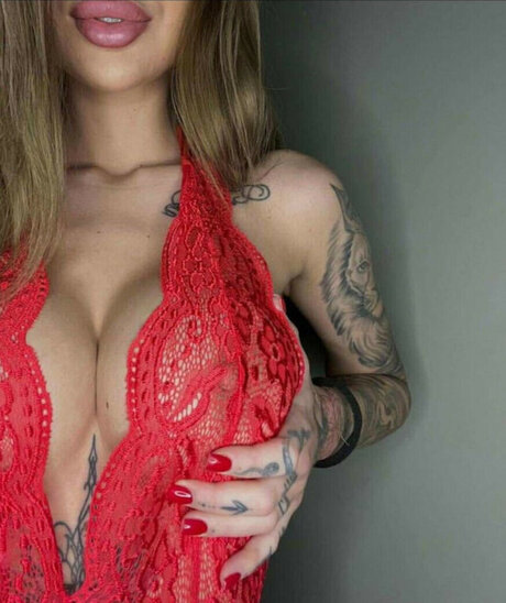 Suzanitta hd actress images